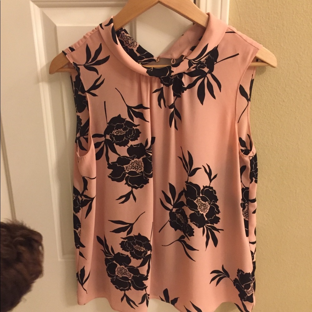 Vince Camuto size S sleeveless blouse